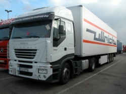 Iveco-Stralis-AS440S40-Ullrich-Schiffner-080205-01[2]